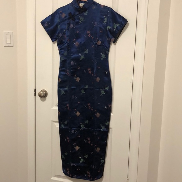 Chinese dress - Picture 1 of 5